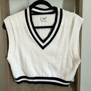 Sunday Best Aritzia Cropped Sweater Vest Wool V-neck white black Size M